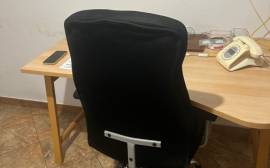 SCRIVANIA E POLTRONCINA PIEGHEVOLE PER STUDIO,UFFICIO O STANZA RAGAZZO. SCRIVANIA E POLTRONCINA PIEGHEVOLE PER STUDIO,UFFICIO O STANZA RAGAZZO.