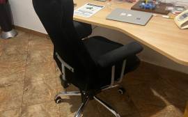 SCRIVANIA E POLTRONCINA PIEGHEVOLE PER STUDIO,UFFICIO O STANZA RAGAZZO.
