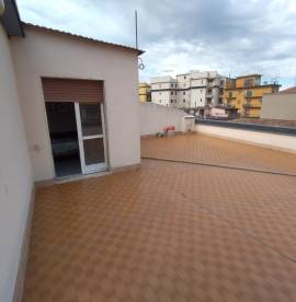 Luminoso Trilocale con Enorme Terrazzo Panoramico – Via Meomartini, Benevento