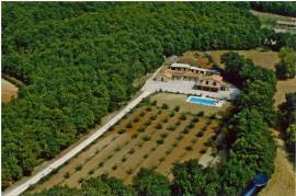 Affitti stagionali in casale con piscina