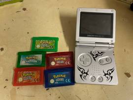 gameboy advance con giochi pokemon