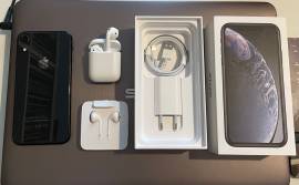 iPhone XR 64GB Nero + AirPods (1 Generazione)