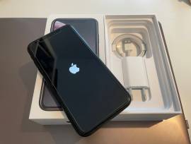 iPhone XR 64GB Nero + AirPods (1 Generazione)