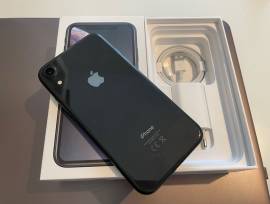 iPhone XR 64GB Nero + AirPods (1 Generazione)