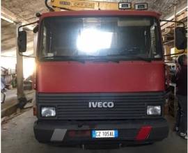 IVECO 135-17 CON GRU