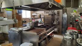 RISTORANTE CON ABITAZIONE SOPRA    A 30 MT DAL MARE AD AVOLA  SR   PER COMPLESSIVI  850  MQ.