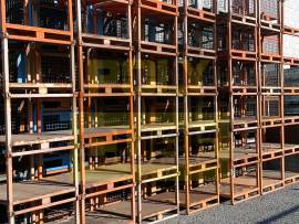 Pallet o pedane a montanti liberi usati