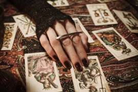 CARTOMANZIA CLARA: OGNI CARTA HA UN MESSAGGIO PER TE.