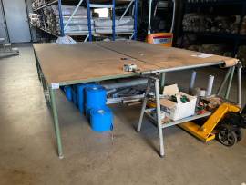 Scaffalature, tavoli e attrezzature da magazzino