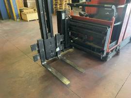Carrello elevatore per carico laterale magazzino BT VOE 100 AC