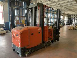 Carrello elevatore per carico laterale magazzino BT VOE 100 AC