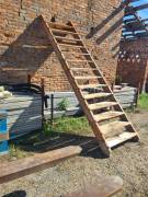 2 SCALE A PIOLI IN LEGNO USATE  