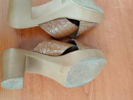 Sandali a tacco alto in pelle per donna