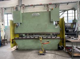 PIEGATRICE BARIOLA  3050 X 100 TON  CNC ESA    MOD. PBI 100/30NCS LUNGHEZZA TRA I MONTANTI : 2600 CO