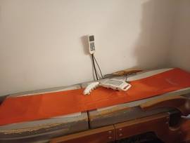 Lettino da massaggio termico usato, funzionante, con USB e ingresso cuffia