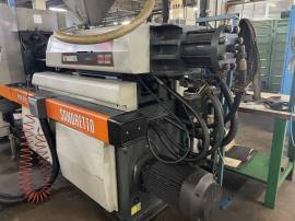 Pressa oleodinamica per stampaggio plastica Sandretto