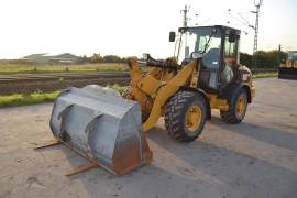2012 CAT 906H-2 pala gommata