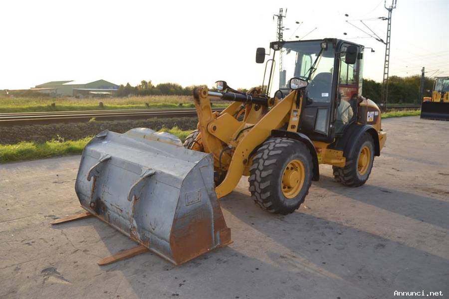 2012 CAT 906H-2 pala gommata