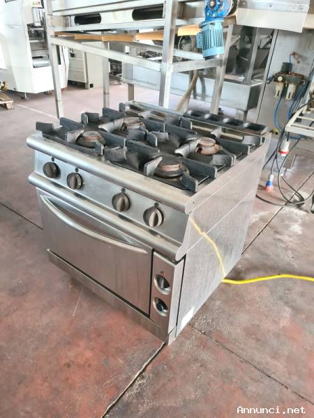 CUCINA A GAS METANO 4 FUOCHI USATA