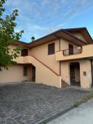 Villa indipendente con giardino e vari accessori