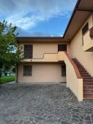 Villa indipendente con giardino e vari accessori