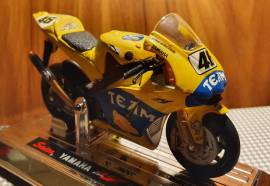 YAMAHA YZR-M1 - 46 VALENTINO ROSSI (2004-2006)