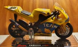 YAMAHA YZR-M1 - 46 VALENTINO ROSSI (2004-2006)