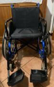 Carrozzina disabili pieghevole con ruote grandi
