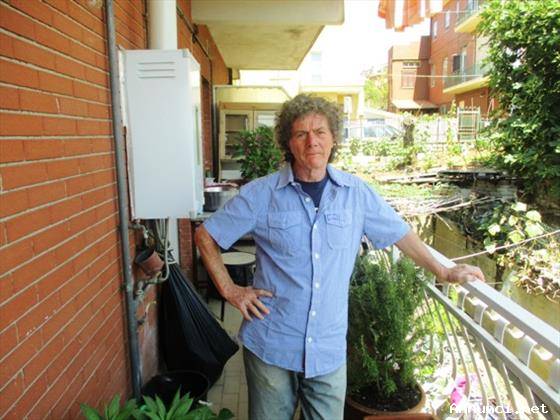 uomo serio cerca una donna seria con modi umile he gentile come sono io.