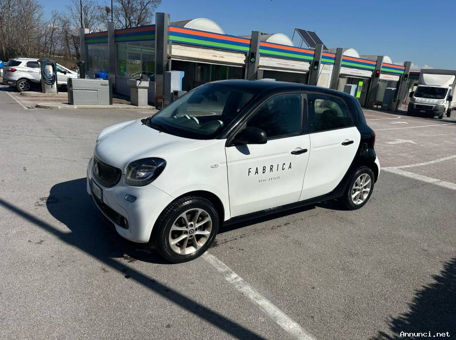 Lotto 6 – SMART FORFOUR TARGA FW628NXAutovettura a quattro porte per trasporto d