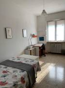 Milano Navigli stanza singola arredata al piano attico zona residenziale