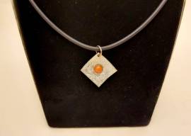 Collana con pendente in argento e bracialetto in caucciù e corallo rosso di Sardegna  Marogna Antoni Collana con pendente in argento e bracialetto in caucciù e corallo rosso di Sardegna  Marogna Antoni