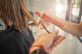 NEGOZIO PARRUCCHIERE  4 POLTRONE , 2  LAVATESTA A CESANO BOSCONE VERA OCCASIONE  LOCALE   RISTRUTTUR