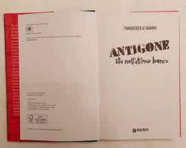 Antigone sta nell’ultimo banco di Francesco D’Adamo 1°Ed.Giunti, settembre 2019