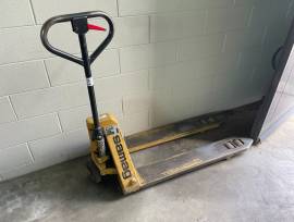 LOTTO 1 - Scale (ID 77), carrelli (ID 78, 79, 81), transpallet (ID 75), aspirapo