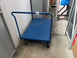 LOTTO 1 - Scale (ID 77), carrelli (ID 78, 79, 81), transpallet (ID 75), aspirapo