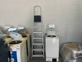 LOTTO 1 - Scale (ID 77), carrelli (ID 78, 79, 81), transpallet (ID 75), aspirapo