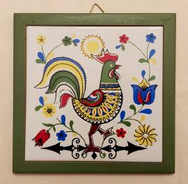 Piastrella in ceramica Portoghese con gallo Barcelos multicolore e cornice in legno color verde