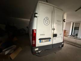 LOTTO 1 - Furgone Iveco Daily targato CZ726RB LOTTO 1 - Furgone Iveco Daily targato CZ726RB