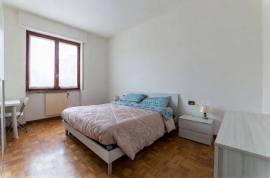 Camera da letto matrimoniale completa (Armadio, Letto, Comò, Comodini, specchio) Camera da letto matrimoniale completa (Armadio, Letto, Comò, Comodini, specchio)