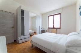 Camera da letto matrimoniale completa (Armadio, Letto, Comò, Comodini, specchio)