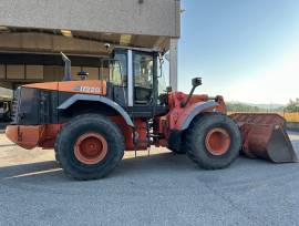 Pala caricatrice gommata Hitachi mod. ZW220 Pala caricatrice gommata Hitachi mod. ZW220