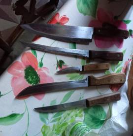 ceppo con 5 coltelli