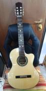 Chitarra classica elettrificata