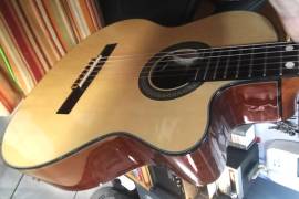 Chitarra classica elettrificata