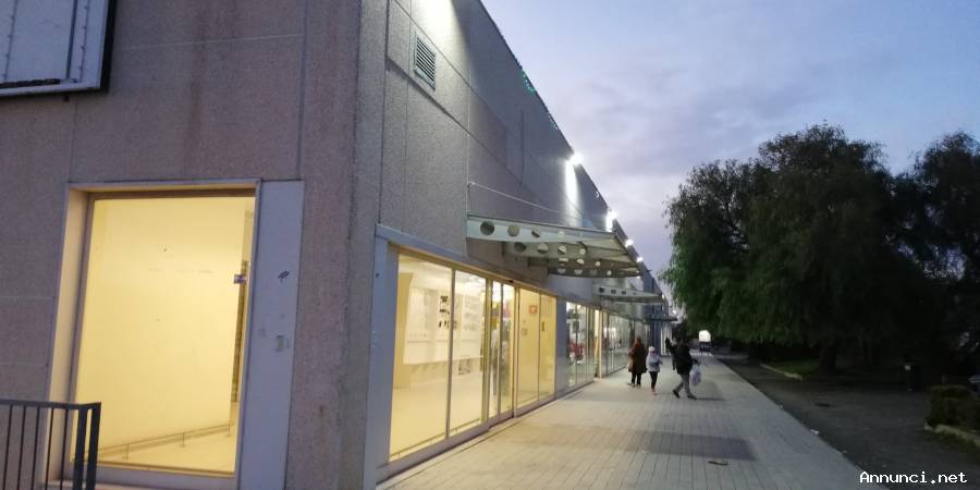 Lecce locale commerciale Ottimo per Supermercati, palestra, negozio, ristorazione.