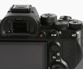 Mirrorless Sony Alpha a7R IV-corpo