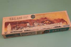 Modellino AIRFIX HMS AJAX SCALA 1:600 Kit Modello Nave fondo di magazzino nuovo