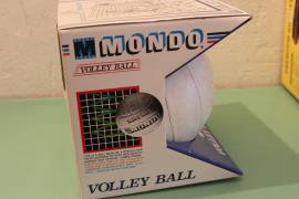 Pallone da collezione MONDO VOLLEY BALL OFFICIAL I.V.B.F. nuovo mai usato boxato