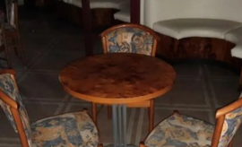 PRIVATO VENDE SEDIE TAVOLINI TONDI E RETTANGOLARI PICCOLI DA BAR,RISTORANTE, SALA CONGRESSI
